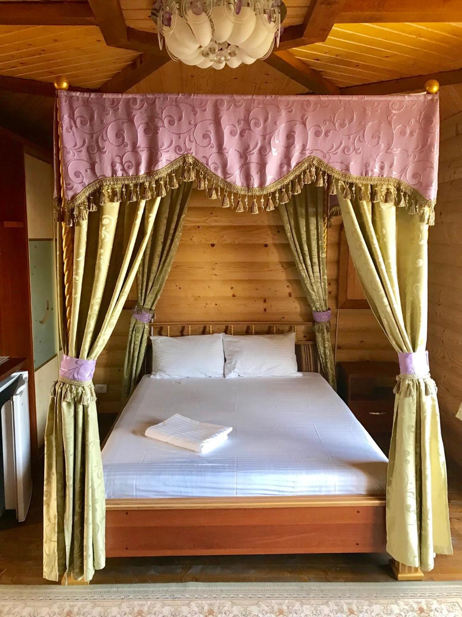 Korallovy Ostrov Hotel Kyrylivka Luaran gambar