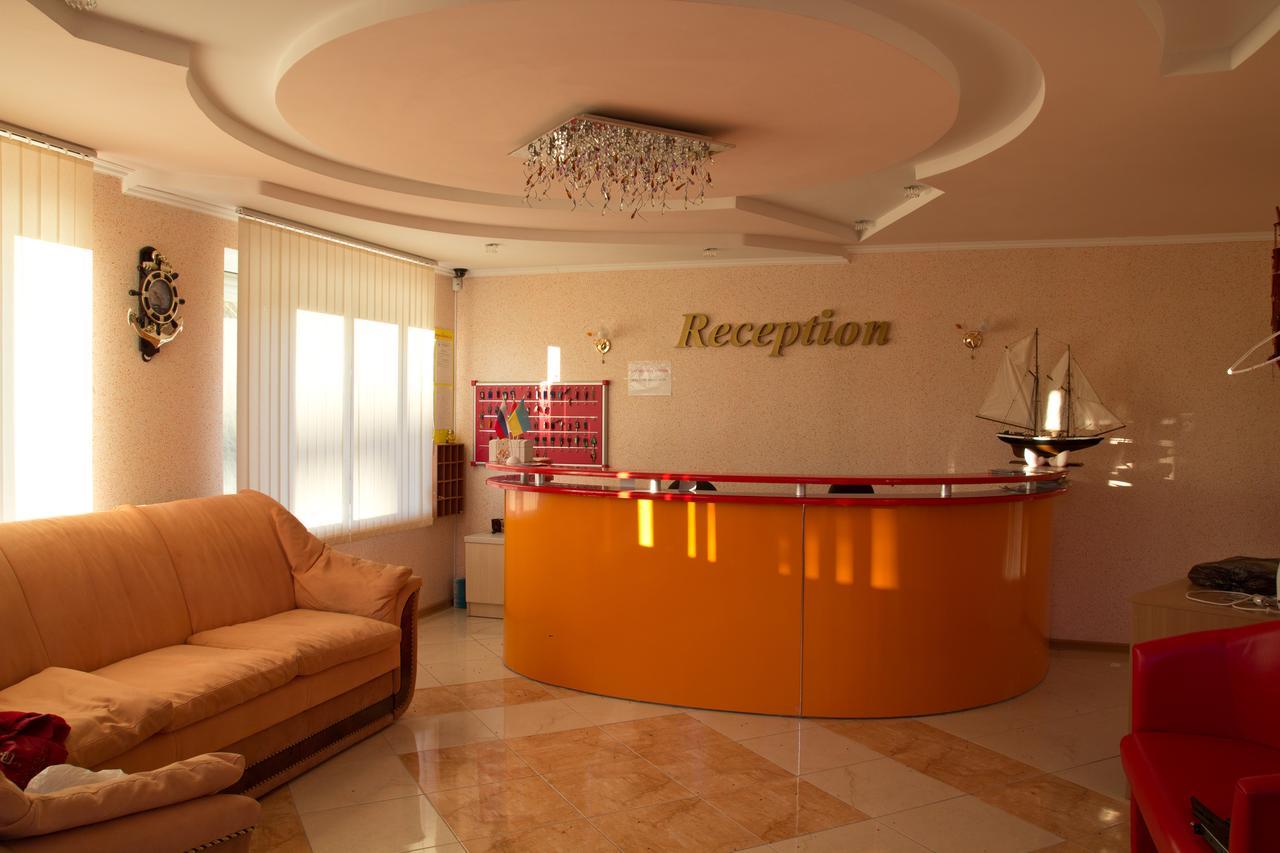 Korallovy Ostrov Hotel Kyrylivka Luaran gambar